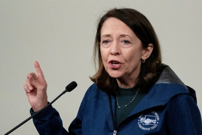 Striking Boeing workers boo after Democratic Sen. Maria Cantwell criticizes Trump