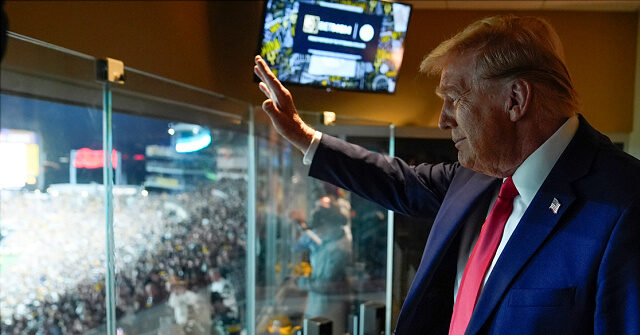 Trump Receives Thunderous Welcome at Pittsburgh Steelers Game to Chants of ‘USA, USA!’