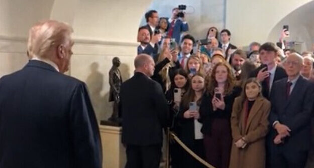 Donald Trump Greets First White House Tour Since Melania Reopened Them: ‘Very Smart Looking People’